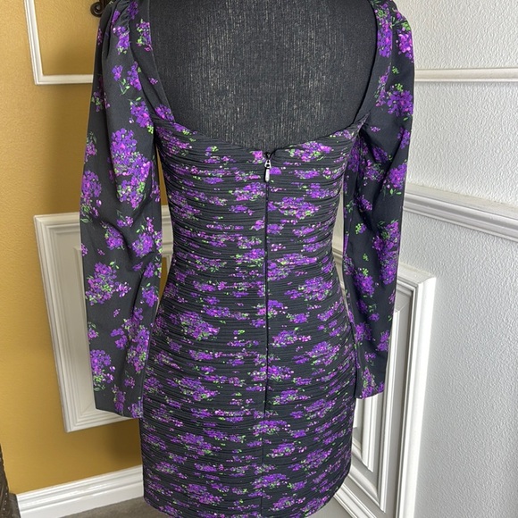 GIULIA
AMUR PLEATED FLORAL BODYCON MINI DRESS IN HYDRANGEA BERRY - Picture 13 of 14